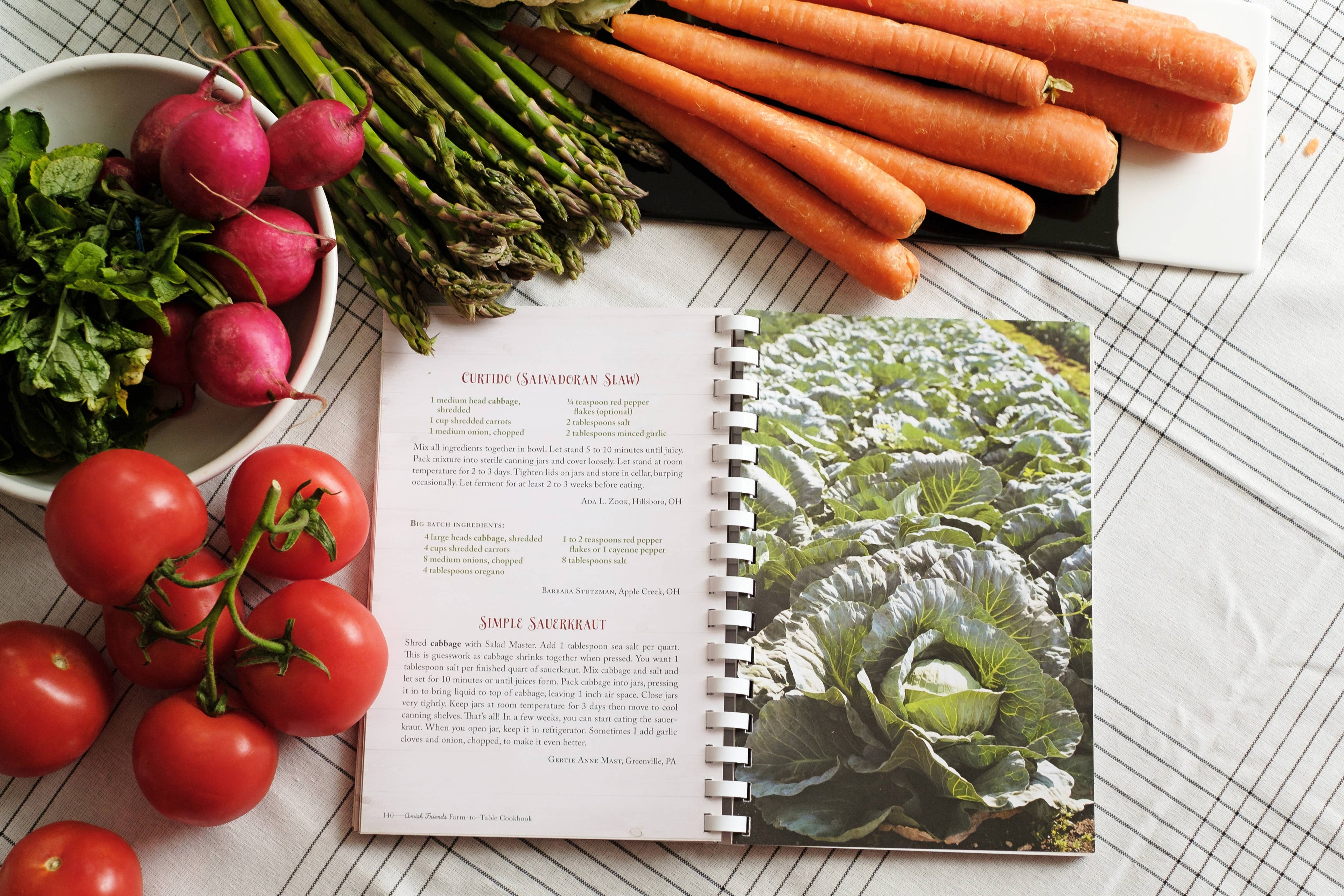 Wanda E. Brunstetter's Amish Friends Farm-to-Table Cookbook