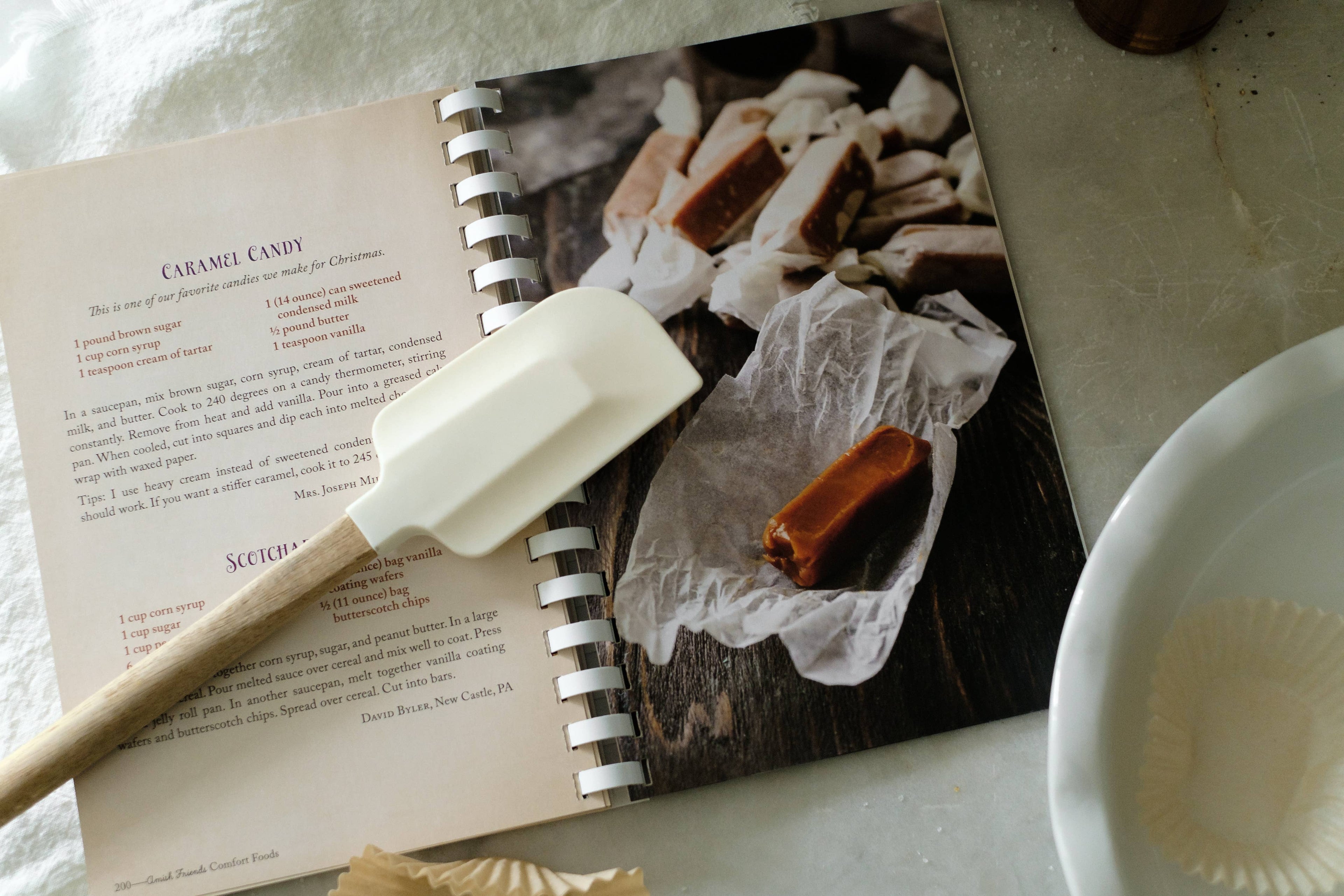 Wanda E. Brunstetter's Amish Friends Comfort Foods Cookbook