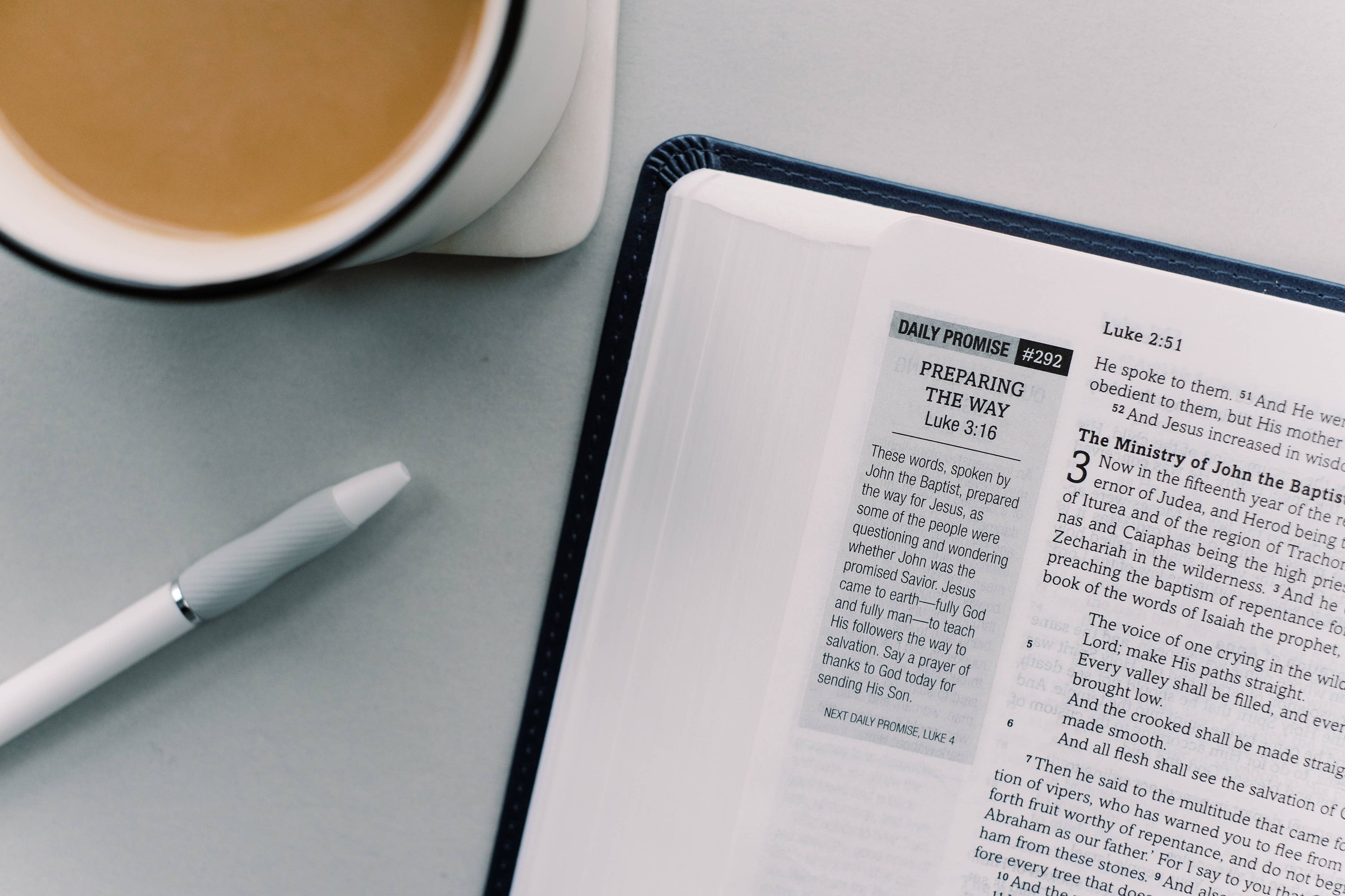 The Holy Bible: SKJV [Navy Cross]